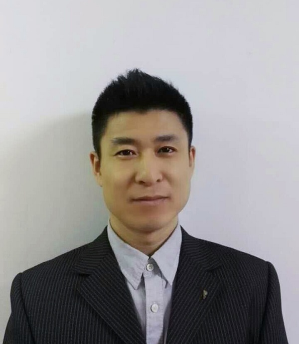 秦洪伟.jpg