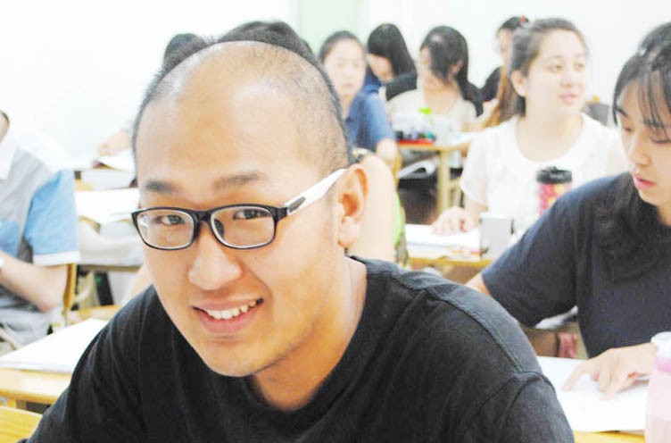 李★逸